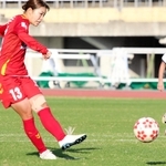 ＩＮＡＣ神戸－新潟　後半、自ら得たＰＫを決めるＩＮＡＣ神戸の桑原