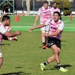 今季開幕戦で先発として日本デビューが決まり、練習に汗を流す神戸のＣＴＢアントン・レイナートブラウン（手前右）＝神戸市東灘区のチームグラウンド