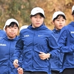 チームをけん引する女子・須磨学園の池野絵莉（中央）＝神戸市須磨区の同校（撮影・大田将之）