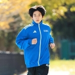 都大路に向けて練習に励む男子・須磨学園の森貞翔太＝神戸市須磨区の同校（撮影・吉田敦史）