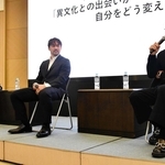 海外で活躍するために必要な心構えなどを語った（左から）上地結衣、岡崎慎司さん、大畑大介さん＝神戸市中央区