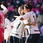 ＩＮＡＣ神戸－Ｃ大阪　前半、ゴールを決めて喜ぶ道上（１６）＝ヨドコウ桜スタジアム（撮影・丸山桃奈）