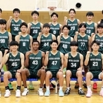 優勝候補とぶつかる初戦に向け、気合を込める男子・報徳＝西宮市の同校