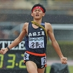 男子６位でフィニッシュした男子・西脇工の７区岸本周真＝２１日午後、京都市のたけびしスタジアム京都（撮影・丸山桃奈）