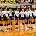 準決勝に敗れ、涙を浮かべる兵庫の選手たち