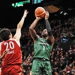 神戸－奈良　第１クオーター、ジャンプシュートを決める神戸のアルキンズ（１）