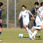 日本航空石川－神戸弘陵　前半、攻め込む神戸弘陵のエース鈴木（10）