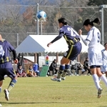 日本航空石川－神戸弘陵　後半、ＣＫから神戸弘陵の山田（９）が頭で合わせ、自身２点目を挙げる