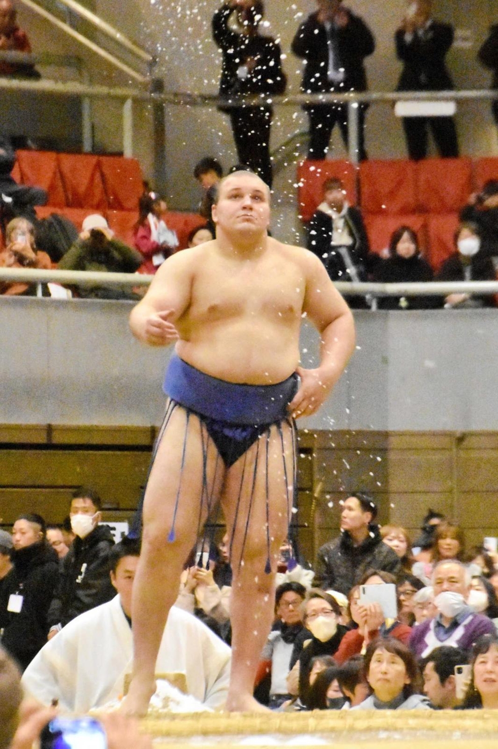 新大関・安青錦見守る神戸の「家族」 ウクライナから避難時に半年同居