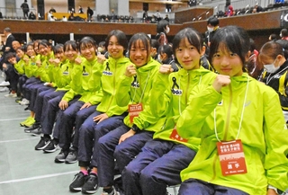 ８年ぶりの優勝へ意気込む兵庫の選手ら＝京都市体育館