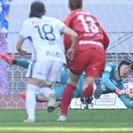 ＩＮＡＣ神戸-広島　後半、ＰＫを止めるＩＮＡＣ神戸のＧＫ大熊茜＝１日午後、東京都新宿区、ＭＵＦＧスタジアム（撮影・大田将之）