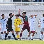 神戸弘陵-尚志　後半追加タイムに失点し、うなだれる神戸弘陵の選手たち（撮影・大田将之）