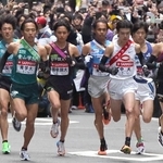 箱根駅伝の１区で区間新を記録した国学院大・青木瑠郁（左から３人目）