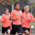 ヴィッセル新加入、DFンドカ「連係の中で個性を」　沖縄キャンプで全力アピール