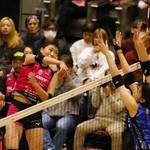 姫路－埼玉上尾　第２セット、ストレートにスパイクを放つ姫路の野中瑠衣