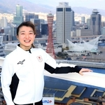 神戸の街への思いを語る坂本花織。後方には時に逃避したメリケンパークも見える（撮影・吉田敦史）