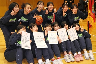 バスケットボール県高校新人大会で２年ぶりに王座を奪還した女子の三田松聖