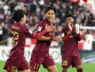 神戸－ＦＣソウル　後半、先制ゴールを決めて喜ぶ神戸の武藤（１１）＝ノエビアスタジアム神戸（撮影・斎藤雅志）