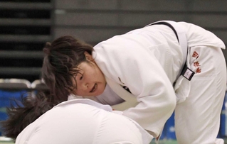 兵庫県女子選手権決勝　攻め立てる田中優希