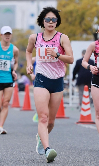 女子で８位に入賞した石田さつき