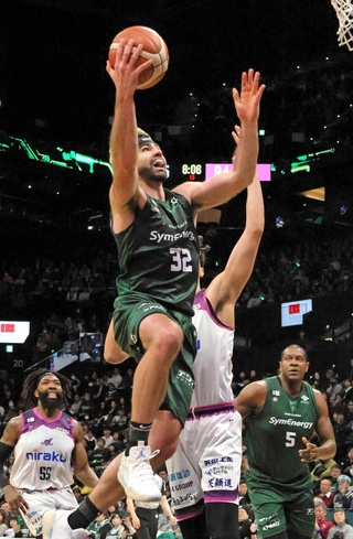 弟の活躍に負けじと存在感を示す神戸の新外国人メイ（３２）＝ジーライオンアリーナ神戸