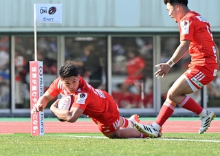 神戸-埼玉　前半、トライを決める神戸の松永＝２１日午後、神戸市須磨区緑台、ユニバー記念競技場（撮影・風斗雅博）