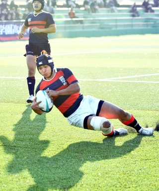 関学－常翔学園　後半２５分、反撃のトライを挙げる関学のＣＴＢ鈴木