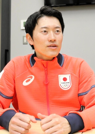 ミラノ・コルティナ冬季五輪を振り返るモーグルの藤木豪心＝神戸市中央区、サンテレビ