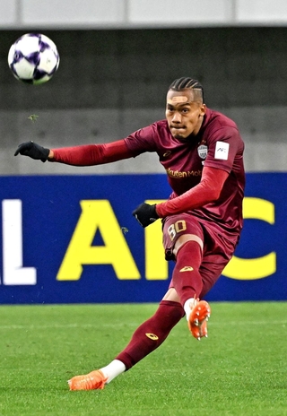 即戦力として堅守に貢献する神戸のンドカ＝１０日、ノエビアスタジアム神戸