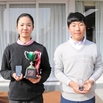 男子個人で優勝した甲南の森下雅頌（右）と女子個人を制した滝川第二の西倉七乃葉