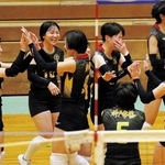 女子決勝で日ノ本を破って初優勝を決め、歓喜する常盤の選手たち