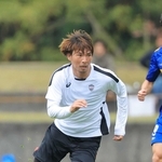 流れを変えるジョーカー役としても期待される神戸の乾貴士＝１月２０日、沖縄・西原町民陸上競技場（撮影・吉田敦史）