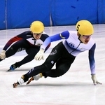 選手権男子で２種目を制した三好瑛久（右）