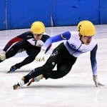 選手権男子で２種目を制した三好瑛久（右）