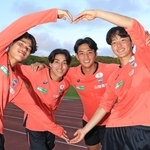 神戸ユースから昇格した（左から）大西湊太、浜崎健斗、渡辺隼斗、瀬口大翔＝沖縄・西原町民陸上競技場（撮影・吉田敦史）