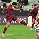 神戸－ＦＣソウル　前半、シュートを放つ神戸の武藤もゴールならず＝１０日、神戸市兵庫区御崎町１、ノエビアスタジアム神戸（撮影・斎藤雅志）