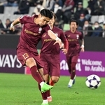 神戸－ＦＣソウル　前半、シュートを放つ神戸の佐々木＝１０日、神戸市兵庫区御崎町１、ノエビアスタジアム神戸（撮影・斎藤雅志）