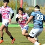 ＢＬ東京戦に向けて練習する神戸のＷＴＢ松永貫汰（中央）＝神戸市東灘区のチームグラウンド