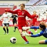 ＩＮＡＣ神戸－新潟　前半、相手ゴール前に迫るＩＮＡＣ神戸の成宮