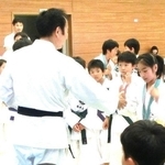 胴着姿の三浦璃来選手（右）＝味地淳夫さん提供