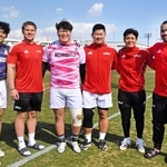 大学から神戸に加入した（左から）上ノ坊駿介、ニク・ヘンリク、富田陸、大下貴志、大町佳生、シオネ・ポルテレの６選手＝神戸市東灘区のチームグラウンド