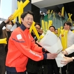 ミラノ・コルティナ五輪に出場し、サンテレビへ戦績報告に訪れた藤木豪心＝19日午後、神戸市中央区