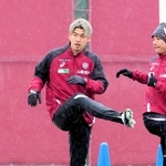 公開練習で復調ぶりを見せた神戸の大迫（左）＝神戸市西区、いぶきの森球技場