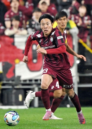 今季も攻守で躍動し、神戸を支える広瀬＝18日、ノエビアスタジアム神戸