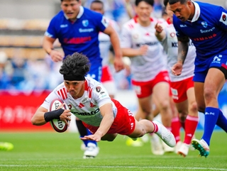 静岡－神戸　前半１２分、神戸のＦＢ上ノ坊がトライを決め、１２－０とする（（Ｃ）ＫＯＢＥ　ＳＴＥＥＬ，　ＬＴＤ．）