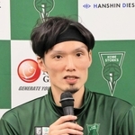 引退会見でチーム一筋１５年の競技人生を振り返る神戸の谷直樹＝ジーライオンアリーナ神戸