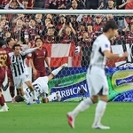 神戸－ＦＣソウル　前半　先制ゴールを許し、うなだれる神戸イレブン（撮影・丸山桃奈）