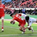 神戸－相模原　前半９分、神戸のＷＴＢ松永（１４）がトライを決め、１２－０とする