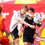 約１カ月ぶりに公式戦で先発復帰した神戸の扇原（中央）＝豊田スタジアム