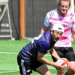 先発出場に向け、練習に汗を流すリーグワン１部神戸のＳＨ日和佐篤（手前）＝神戸市東灘区のチームグラウンド